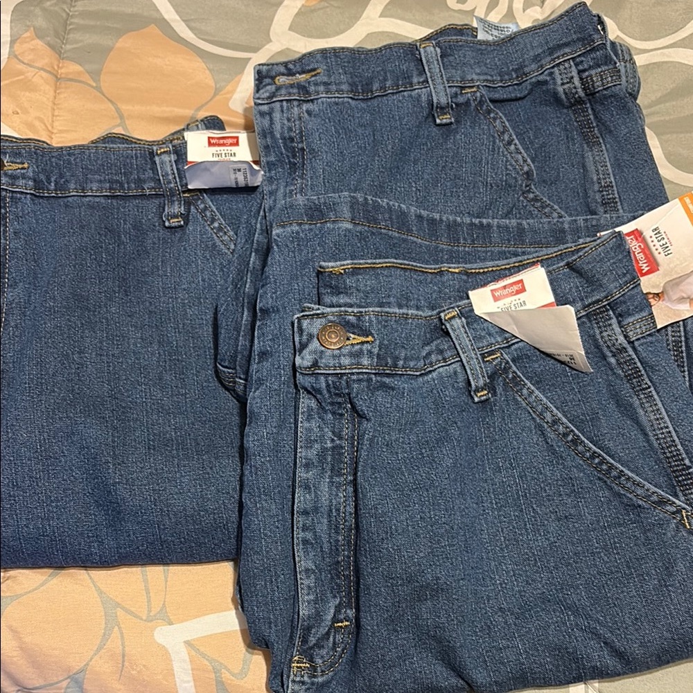 Wrangler Blue Relaxed Jeans Classic Fit